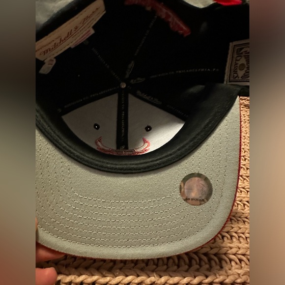 Chicago Bulls Mitchell and Ness SnapBack - Picture 7 of 7
